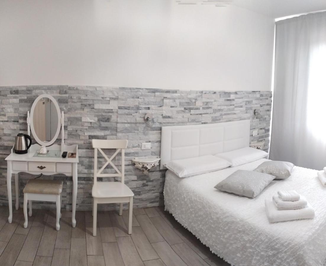 Bed and Breakfast Domus Florio - Humanitas Rozzano Пьеве-Эмануэле Экстерьер фото